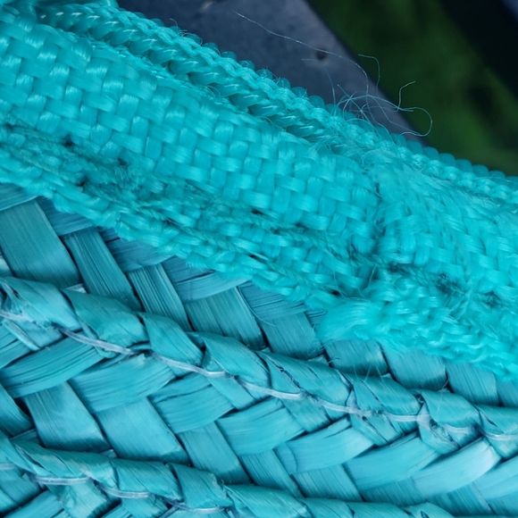 VINTAGE FLORAL BABY BLUE STRAW CROSSBODY BAG. - Picture 5 of 5